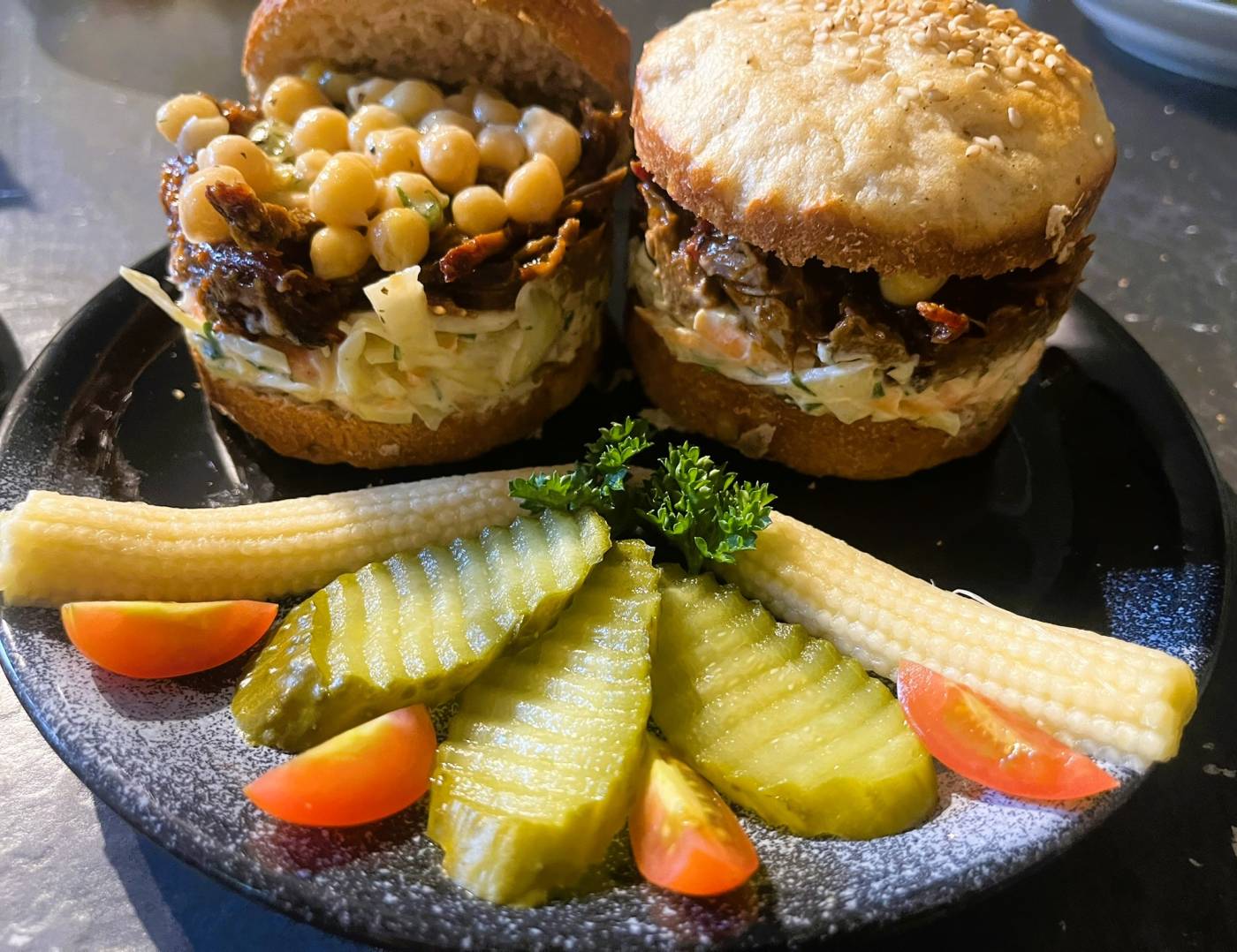 Pulled Beef Burger mit Coleslaw