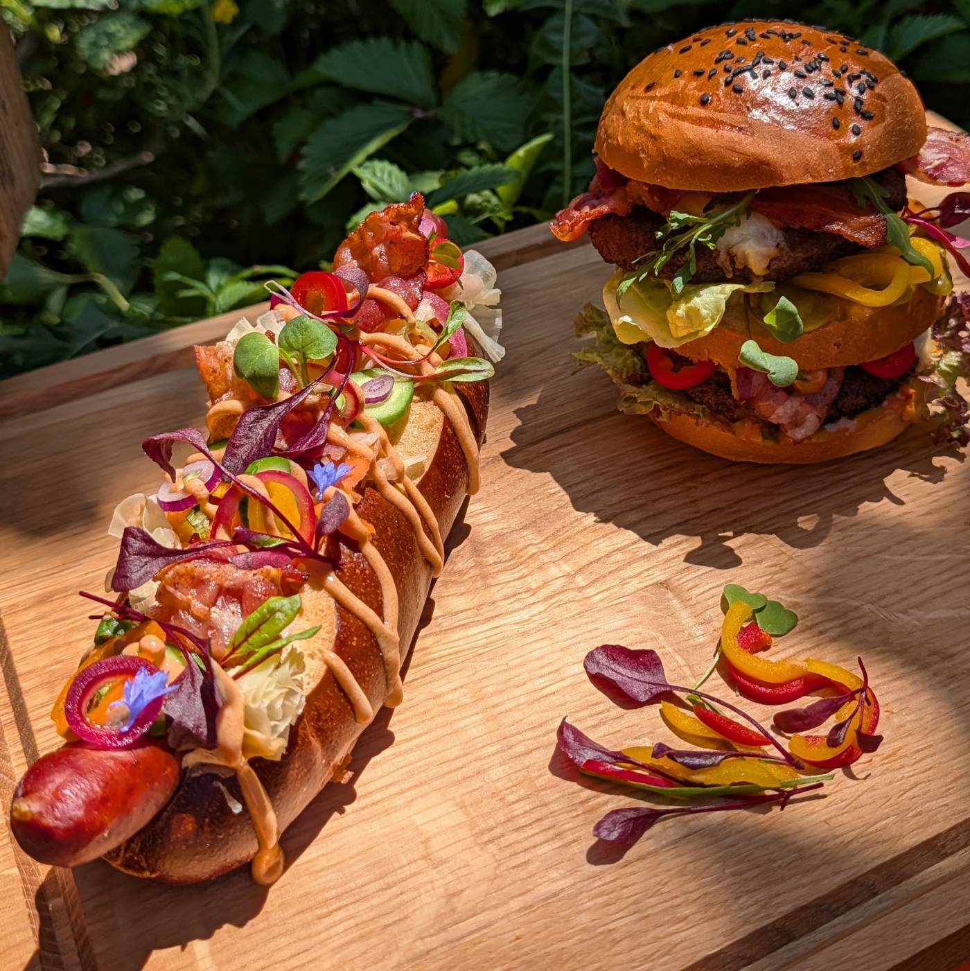 Courte Dog vs. Weinfeld Burger