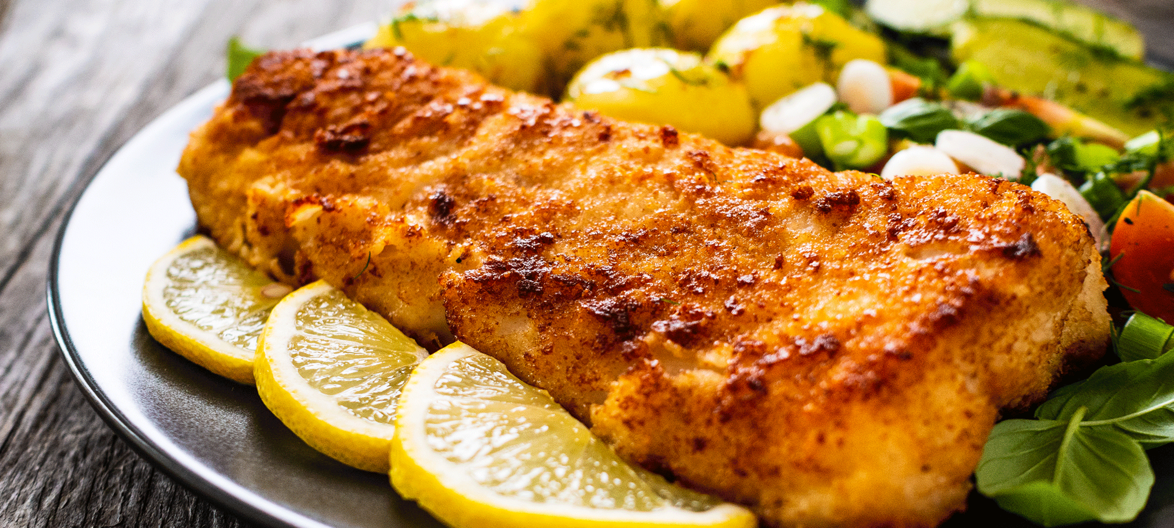 Panierte Dorschfilet mit Zucchetti und Reis