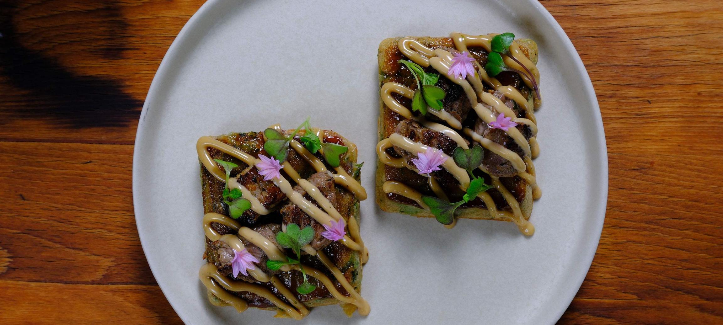 Pancakes japonais au bœuf