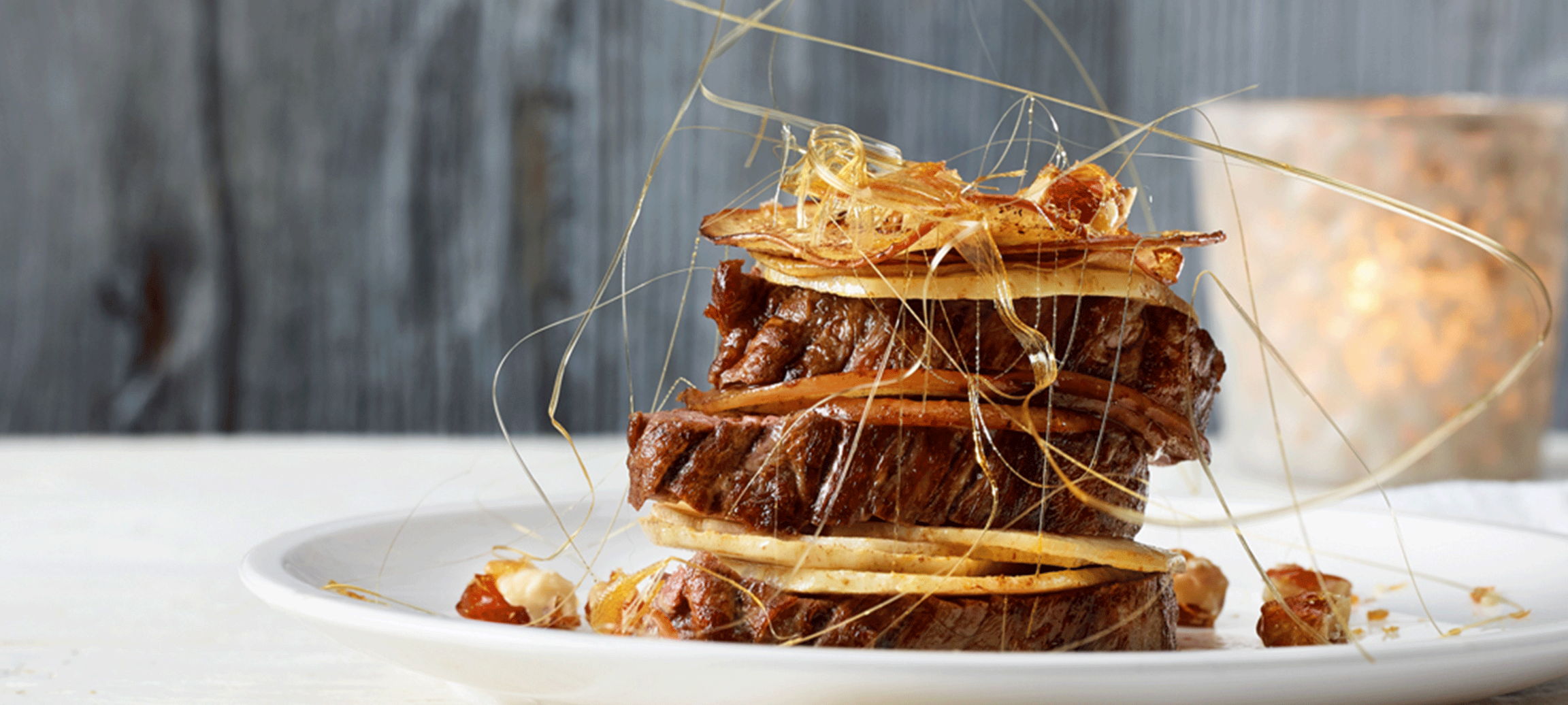 Mille-feuilles de filet rôti de boeuf rosé