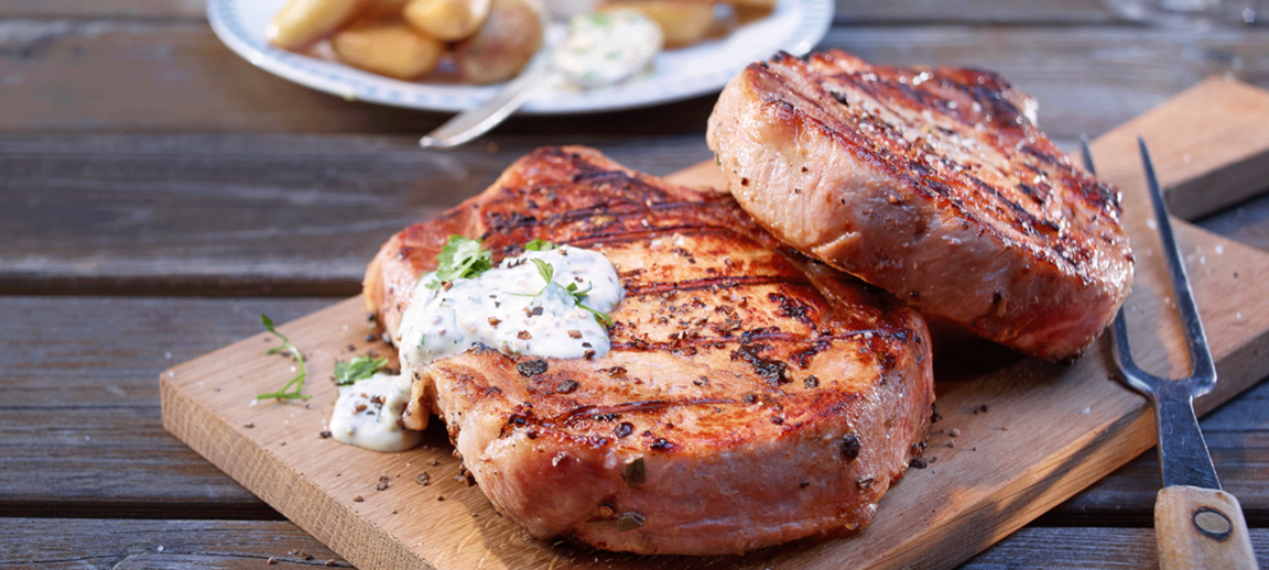 Schweinskotelett mariniert mit dunklem Bier