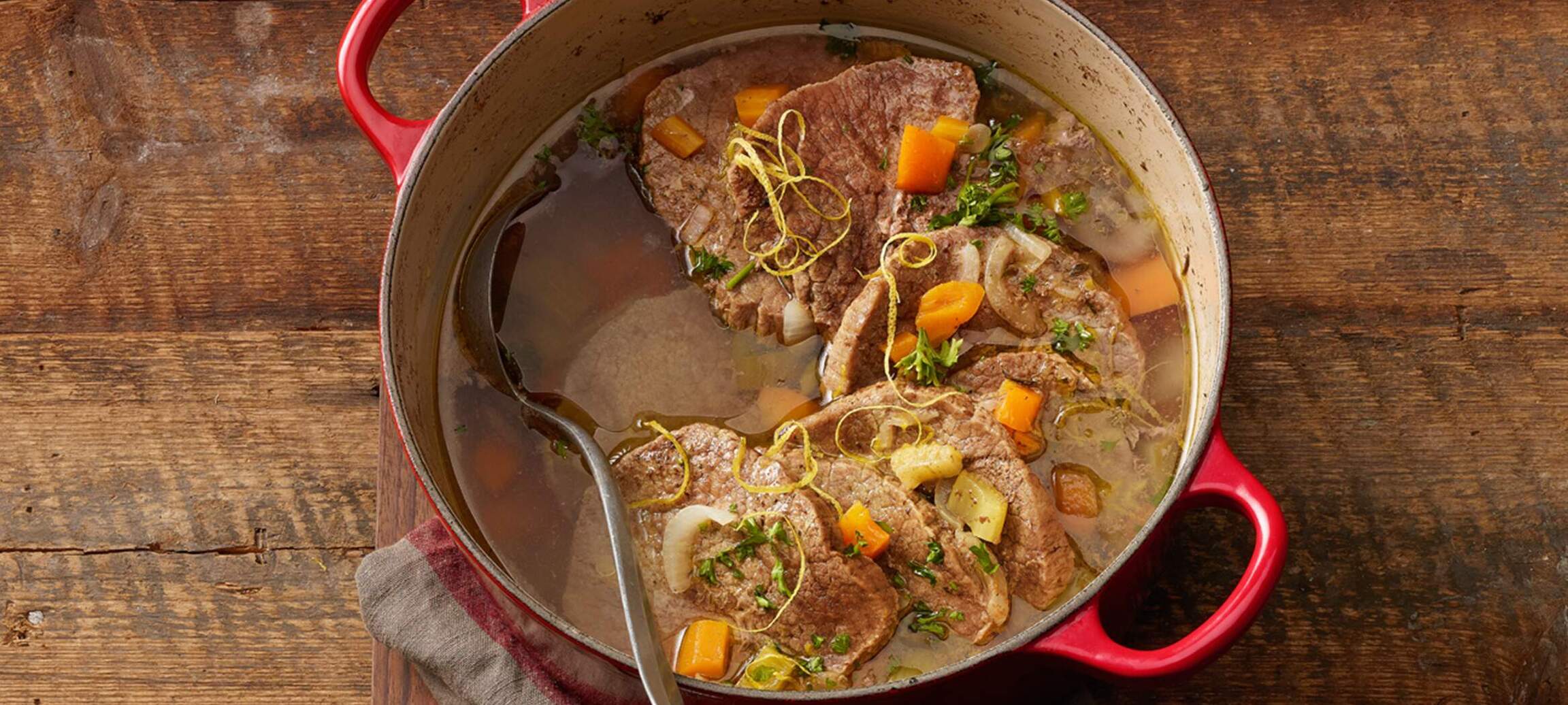 Escalopes de boeuf braisées à la noix de muscade et au citron