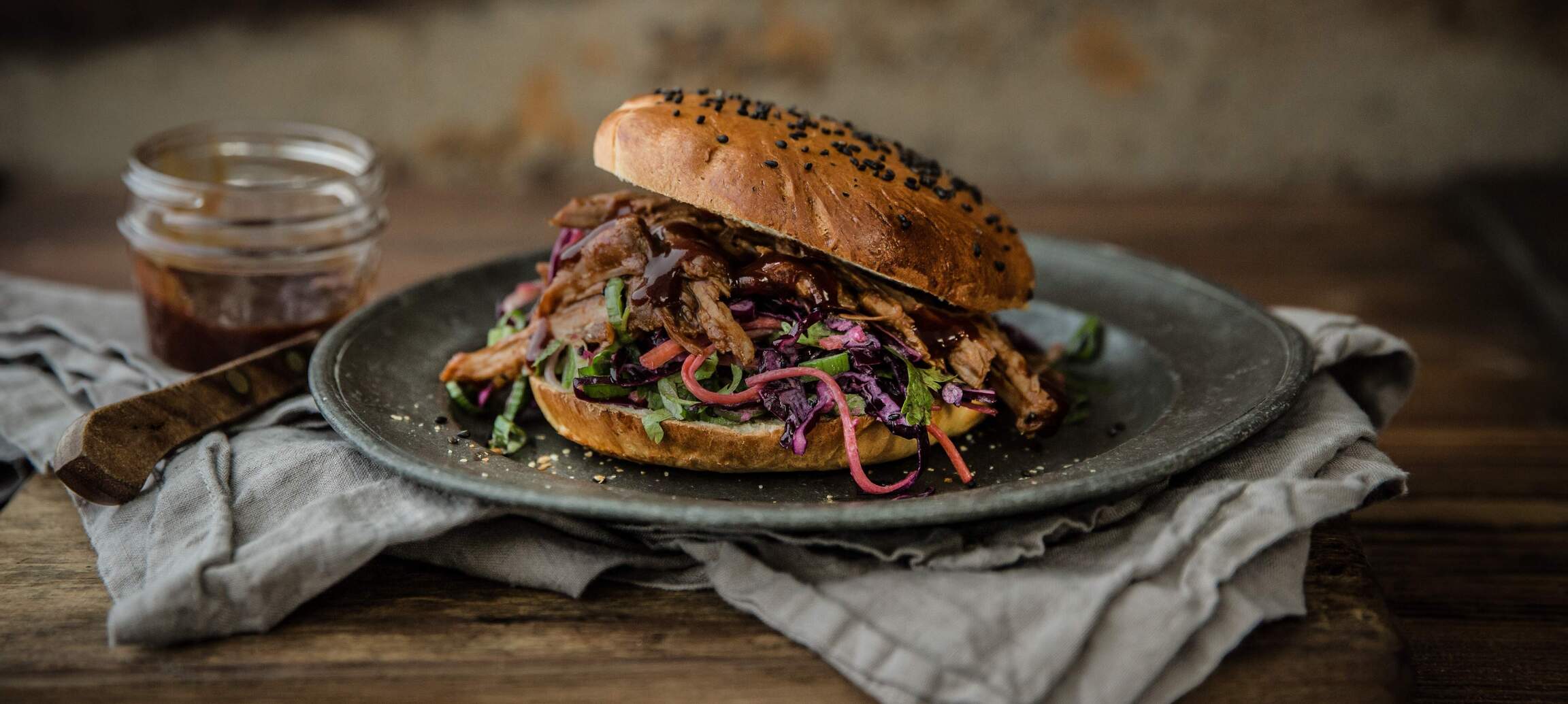 Pulled pork burger et asia-cole-slaw